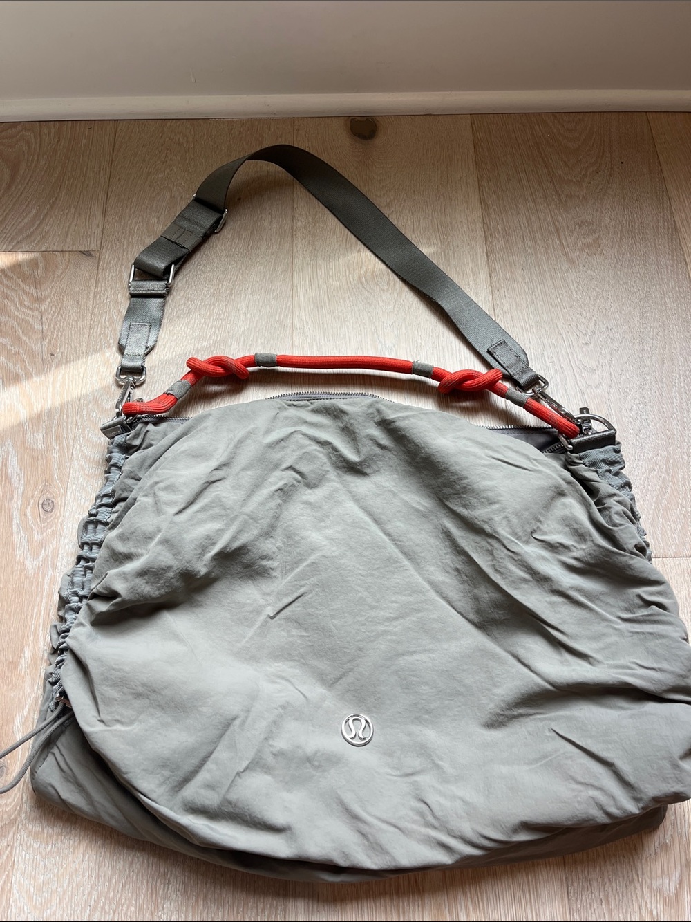 lululemon athletica gray shoulder bag with red handle accent